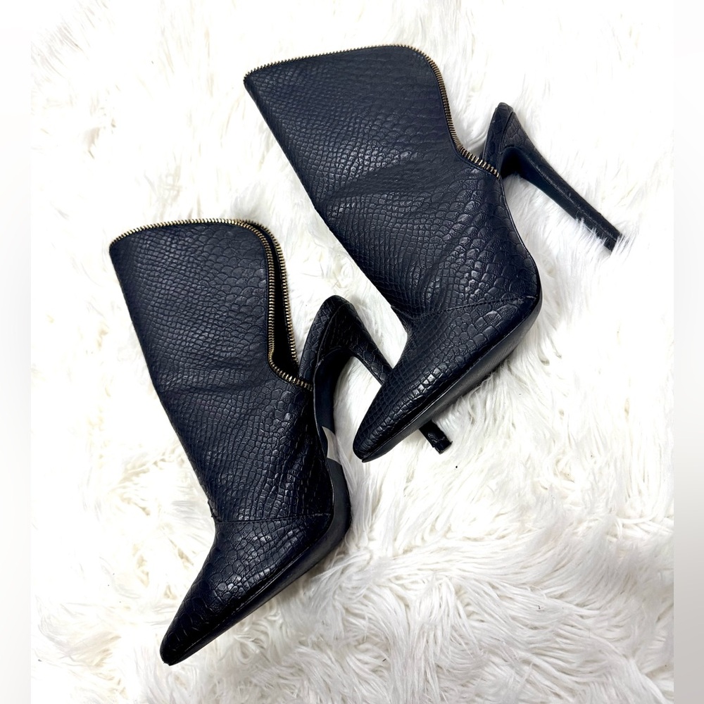 Liliana Black Textured Stiletto Boots